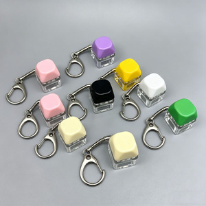 31 Diseños Mini Teclado Fidget Toy Llaveros Redondos con Teclas Antiestrés para Niños y Adultos - Product Image 1