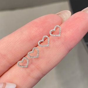 อาซูโอ 18K ทองคำขาวแท้ เพชรธรรมชาติแท้ รูปหัวใจน่ารัก ต่างหูแบบมินิสุดคลาสสิก ของขวัญสำหรับเด็กผู้หญิงและวันเกิดเด็ก - Product Image 4