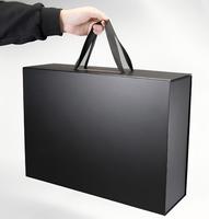 Caja de Regalo Rígida de Cartón Impermeable Personalizada con Cierre Magnético, Asa, Relieve y Laminación Mate, Ecológica y Reciclable