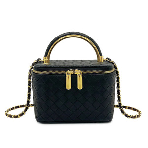 <span class=keywords><strong>Sac</strong></span> bandoulière carré en PU tressé Advanced Sense, petit format, nouveau style transfrontalier 2026, avec chaînes givrées pour femme - Product Image 5