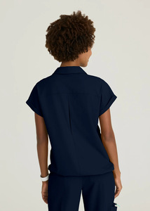 Tenues d'uniformes médicaux personnalisées pour femmes : Blouses et pantalons larges pour salons de beauté, spas, infirmières, médecins et hôpitaux - Product Image 3