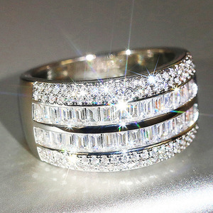 Anello Geometrico Scintillante Chic, Gioiello di Tendenza alla Moda per Donne - Product Image 6