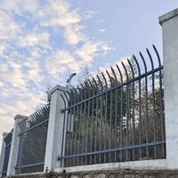 Clôture tubulaire en acier galvanisé à prix abordable pour piscines et maisons – Panneau de clôture en acier zingué antirouille sur mesure