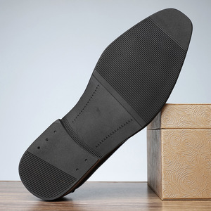 Zapatos casuales de cuero con punta en pico, estilo británico, decoración grabada, para traje formal de hombre. - Product Image 4