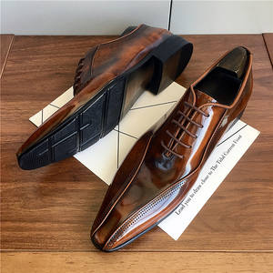 Nuevos zapatos formales de negocios británicos para hombre, de cuero genuino, con punta abierta, adornados con perlas, de alta calidad y con punta en pico. - Product Image 4