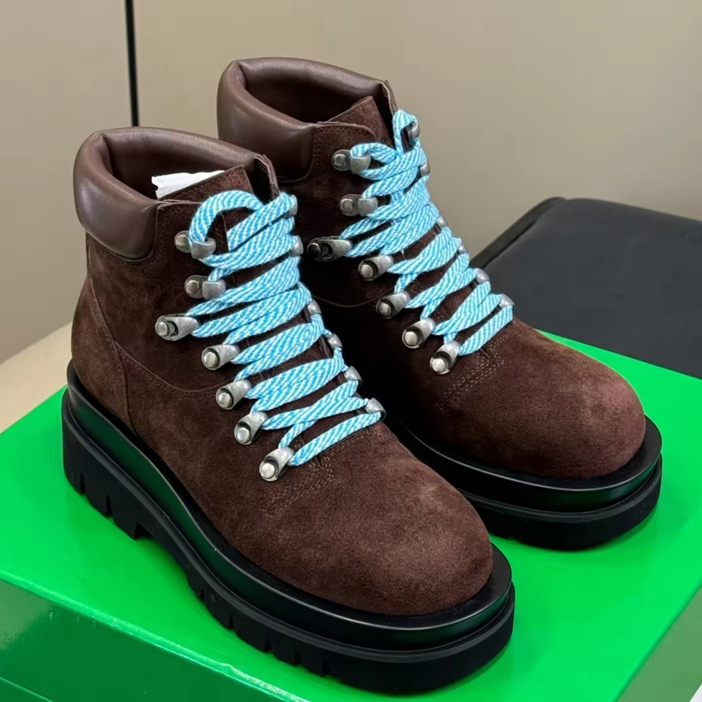 สีน้ำตาล