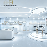 Conception d'intérieur sophistiquée pour magasin de cosmétiques, solution tout-en-un, aménagement moderne de boutique de maquillage, vitrine personnalisée
