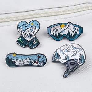 徒步旅行野营头盔手套滑板护目镜户外雪山徽章冒险接近自然珐琅翻领别针 - Product Image 6