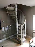 Escalier en spirale préfabriqué en acier pour économiser de l'espace, kit d'escalier circulaire pour petit appartement ou grenier