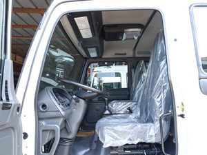 Truk <span class=keywords><strong>Chassis</strong></span> <span class=keywords><strong>ISUZU</strong></span> FVR 4x2 Ekonomis dan Efisien dengan Tempat Tidur untuk Dijual Grosir - Product Image 4