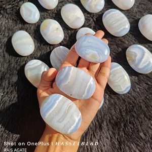 Pierre de méditation ovale en agate bleue naturelle polie, cristal de guérison, pierre de méditation, Reiki, Chakra, vente en gros d'agate - Product Image 1