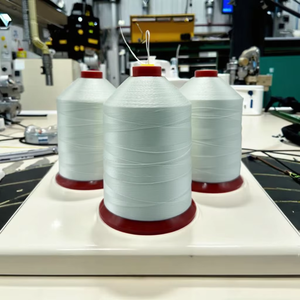 Fil à <span class=keywords><strong>coudre</strong></span> industriel haute ténacité 100% <span class=keywords><strong>polyester</strong></span> teint 210D/3 résistant à l'abrasion pour les sièges de voiture rembourrés à usage intensif - Product Image 1
