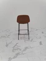 Tabouret de bar en cuir de luxe moderne avec pieds en acier inoxydable, design nordique pour salon et hôtel, usage commercial
