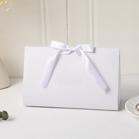 Sacs en papier personnalisés Guardidea avec logo, surface texturée, pour bijoux, avec anneau en bois et ruban