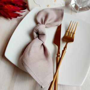 Vente en gros de serviettes de table en lin vert <span class=keywords><strong>Oliver</strong></span> clair carré classique fait à la main pour mariage serviettes en lin pour la maison - Product Image 3