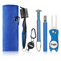 Kit de nettoyage de golf personnalisé OEM de 5 pièces comprenant une serviette de golf, une brosse, un affûteur de rainures de club, un outil de réparation de divot, un ensemble d'accessoires de golf