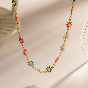 Gioielli donna OEM 18K placcato oro colorato in acciaio inox piccola <span class=keywords><strong>collana</strong></span> di fiori margherita - Product Image 2