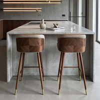 Tabouret de bar en bois massif, tabouret de comptoir en cuir rembourré de qualité supérieure, finition en noyer naturel, tabouret haut avec embouts en métal doré
