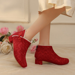 Botas de tacón cuadrado con lazo rojo 2026: Novedad para atuendos femeninos tradicionales y ocasiones de ceremonia de boda. Botas de moda. - Product Image 1