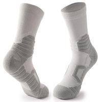 Vente en gros de chaussettes personnalisées pour la course en plein air, coussin antidérapant en éponge d'élite, chaussettes d'été pour le basket-ball et le sport pour hommes