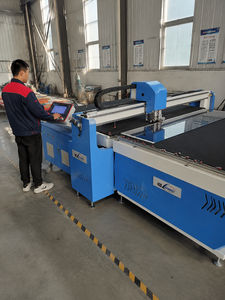 Machine de découpe de <span class=keywords><strong>verre</strong></span> laminé semi-automatique pour <span class=keywords><strong>la</strong></span> découpe et le traitement de films PVB EVA à <span class=keywords><strong>prix</strong></span> abordable - Product Image 1