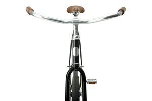 Usine de vélo <span class=keywords><strong>classique</strong></span> vendant un vélo néerlandais de banlieue urbaine avec un vélo de ville Europe en acier à vitesse unique pour les hommes dans la rue - Product Image 5