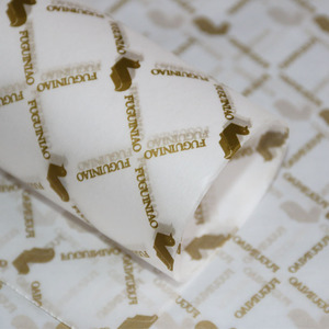 कस्टम मुद्रित नमी-प्रूफ मोम पेपर के साथ कपड़े के जूते और सॉक पैकेजिंग के लिए प्रिंट - Product Image 5