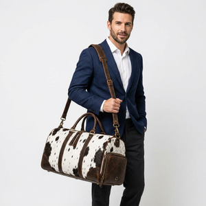 Bolso ovalado de piel de vaca, color marrón y blanco, para hombre, con correa para el hombro, cierre de cremallera, múltiples compartimentos, capacidad de 20-36L - Product Image 1