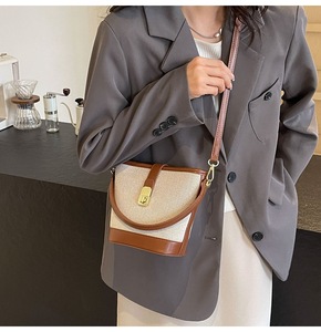 I-0306กระเป๋าผู้หญิงหนัง PU แฟชั่นใหม่, กระเป๋าทรงถังน้ำหนักเบากระเป๋าถือดีไซน์สำหรับผู้หญิง - Product Image 6