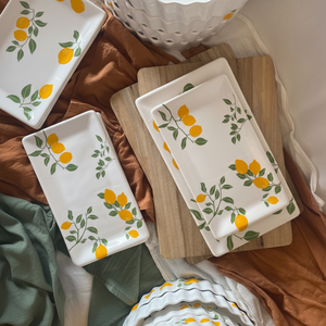 Elegante bandeja de cerámica para servir, perfecta para reuniones de cena Eid con gran cantidad de alimentos tradicionales - Product Image 1