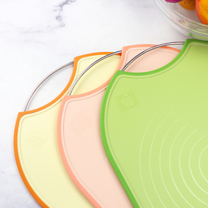 Juego de 3 Tablas de Cortar de Plástico Libres de BPA con Mango de Acero Inoxidable, Tablas de Cocina con Base de Almacenamiento - Product Image 5