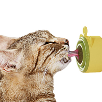 Vente en gros de jouets de balle d'herbe à chat de style simple pour soulager l'ennui lécher lécher amusant taquiner interactif fournitures pour animaux de compagnie