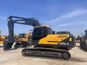 รถขุดไฮดรอลิกแบบตีนตะขาบ Hyundai 225Lc-9s 25 ตัน มือสองคุณภาพพรีเมียม ผลิตในเกาหลี พร้อมอุปกรณ์ตักขนาดเล็ก ปั๊มไฮดรอลิก Denison เครื่องยนต์ - Product Image 3