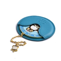 Porte-clés compact portable en émail souple de forme ronde avec logo personnalisé, motif aigle cerf-volant bleu, avec breloque et pochette bleue