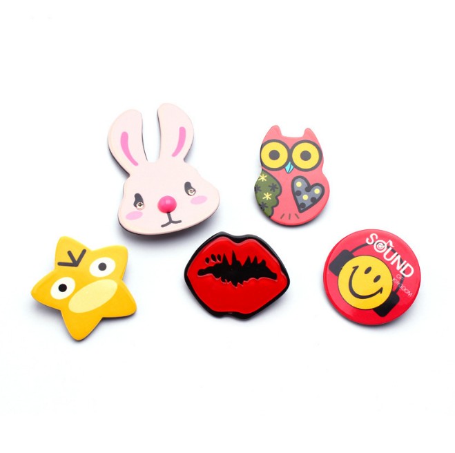 Новые акриловые простые Броши с улыбающимся лицом аксессуары Оптовая Продажа для женщин