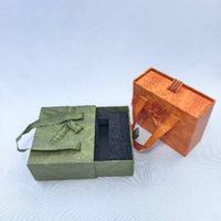 Boîte de présentation de luxe personnalisée, robuste, portable, avec poignée en papier, couleur personnalisée, pour collier, bague, boucles d'oreilles, emballage cadeau