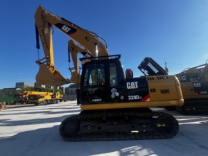Excavatrice Caterpillar 320D2L d'occasion, d'origine japonaise, en bon état - Product Image 1