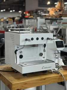 Cafetera Comercial Semiautomática Estremo EST300 de Color Personalizado, Acero Inoxidable, 9 Bares de Presión, Caldera de 6L, Temperatura PID - Product Image 3