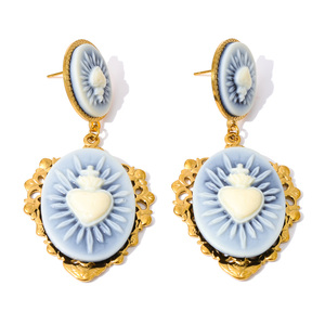 JINYOU 1678 Stilvolle Edelstahl-Ohrringe Statement-Ohrringe Harz-Cameo-Herz-Design Ohrhänger für Hochzeiten und Partys - Product Image 1