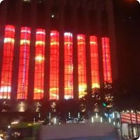 Affichage LED extérieur haute luminosité visible en plein jour pour la publicité numérique, les façades de bâtiments et les applications de signalisation commerciale