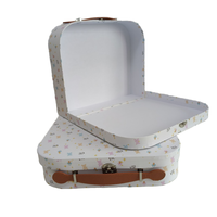 Boîte à valise en carton kraft petite et mignonne avec poignée en PU, gaufrage personnalisé, fabrication artisanale, emballage pour biberon de bébé pour les petites entreprises