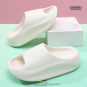 รองเท้าส้นสูงแบบสวมสำหรับผู้หญิง ยี่ห้อ Guru รุ่น Platform Sandals วัสดุ EVA หัวรองเท้าแบบ Fish Mouth สีขาว ดำ และสีกากี สวมใส่สบาย เหมาะสำหรับฤดูร้อน - Product Image 1