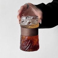Gobelet en verre transparent texturé effet glacier avec manchon en bois isolant thermiquement pour café glacé, latte, jus, eau, maison, café