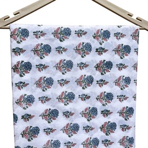 Tissu indien artisanal écologique à séchage rapide en coton doux, imprimé floral moderne de Jaipur, idéal pour chemises et sacs - Product Image 1