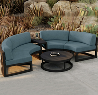 Ensemble de canapés de jardin en forme de cercle au design moderne et unique pour villa, avec coussins