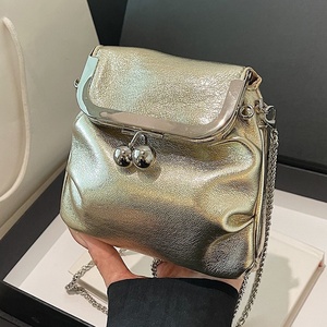 Bolso de Mano Mini de Diseño Personalizado, Lujoso, Suave, Color Negro Plateado, de Alta Calidad, de Cuero, con Cadena Cruzada para Mujer - Product Image 1
