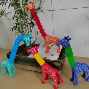 Achetez de haute qualité drôle en plastique girafe jouet dans des textures  variées - Alibaba.com