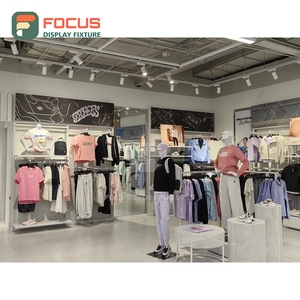 Solución Integral de Tienda: Mueble Exhibidor de Madera para Boutique y Tienda de Ropa - Product Image 4