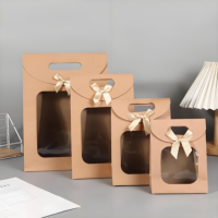 Nouveau style de sac cadeau de luxe en carton ivoire, portable, avec fenêtre, support à nœud solide, sacs en papier écologiques et durables
