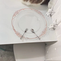 Nouvelle arrivée 2024, assiette en plastique transparente de style européen avec bord rose, assiette de service pour banquet de mariage